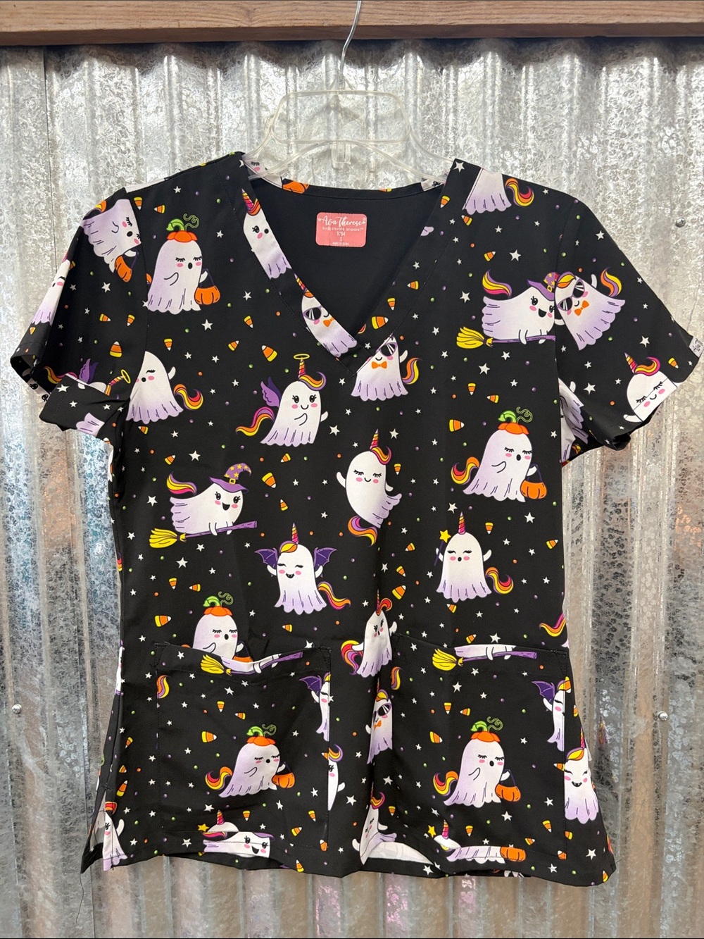 Halloween Ghost Print V-Neck Scrub Top - Black/Purple